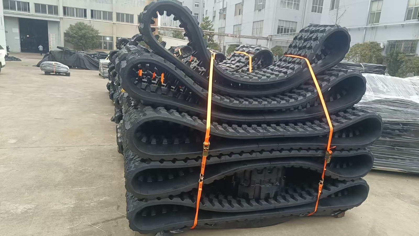 Гусеница резиновая JCB 333P6274