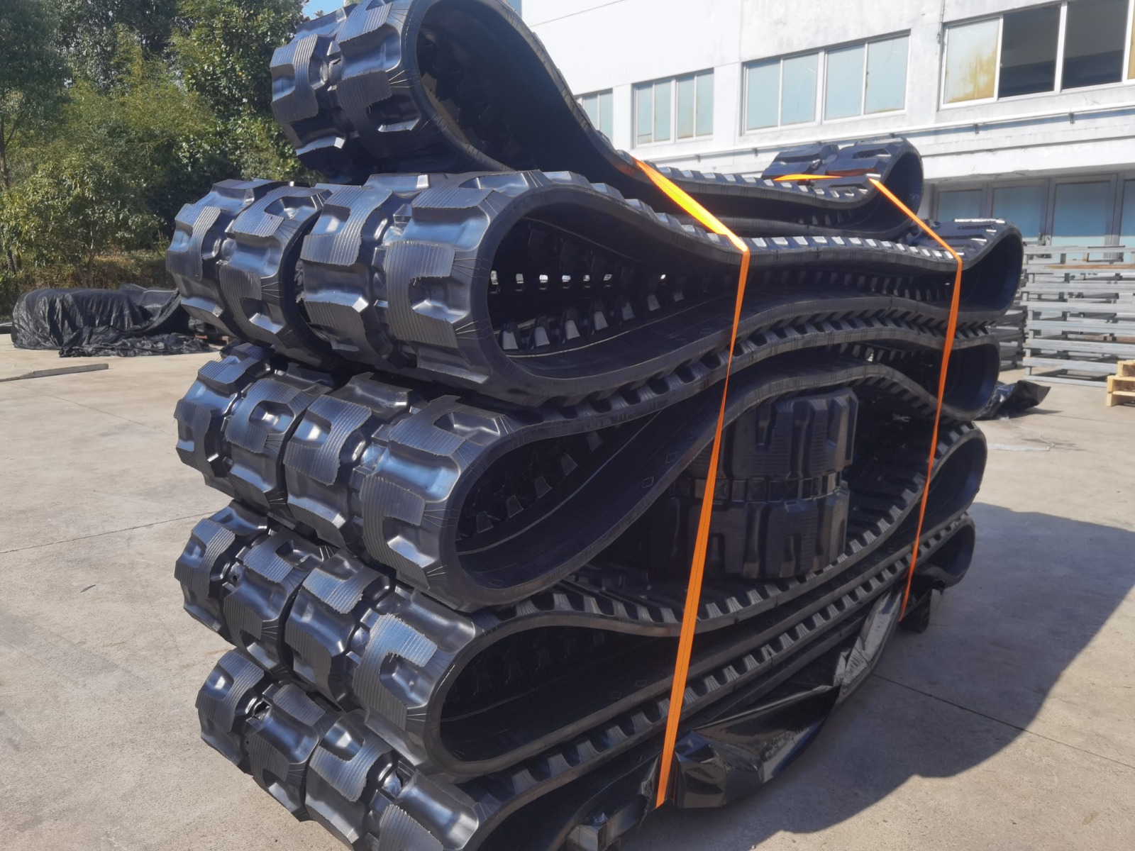 Гусеница резиновая JCB 334S6998 Гусеница резиновая JCB 334S6998