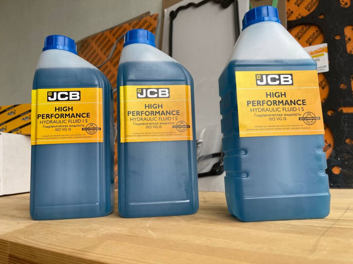 Тормозная жидкость JCB HP15 Oil Light Hyd (1 л) 4002/0503, 4002/0500